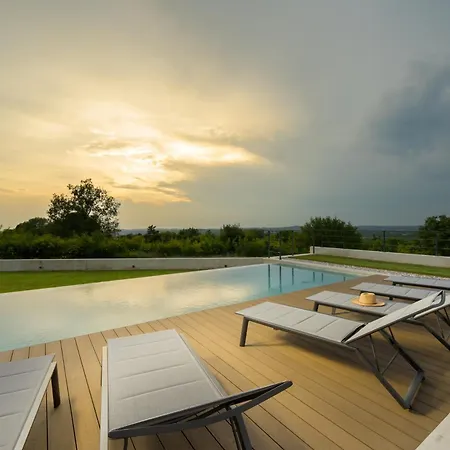 Villa Casa Mano Mk By Istrialux Roial